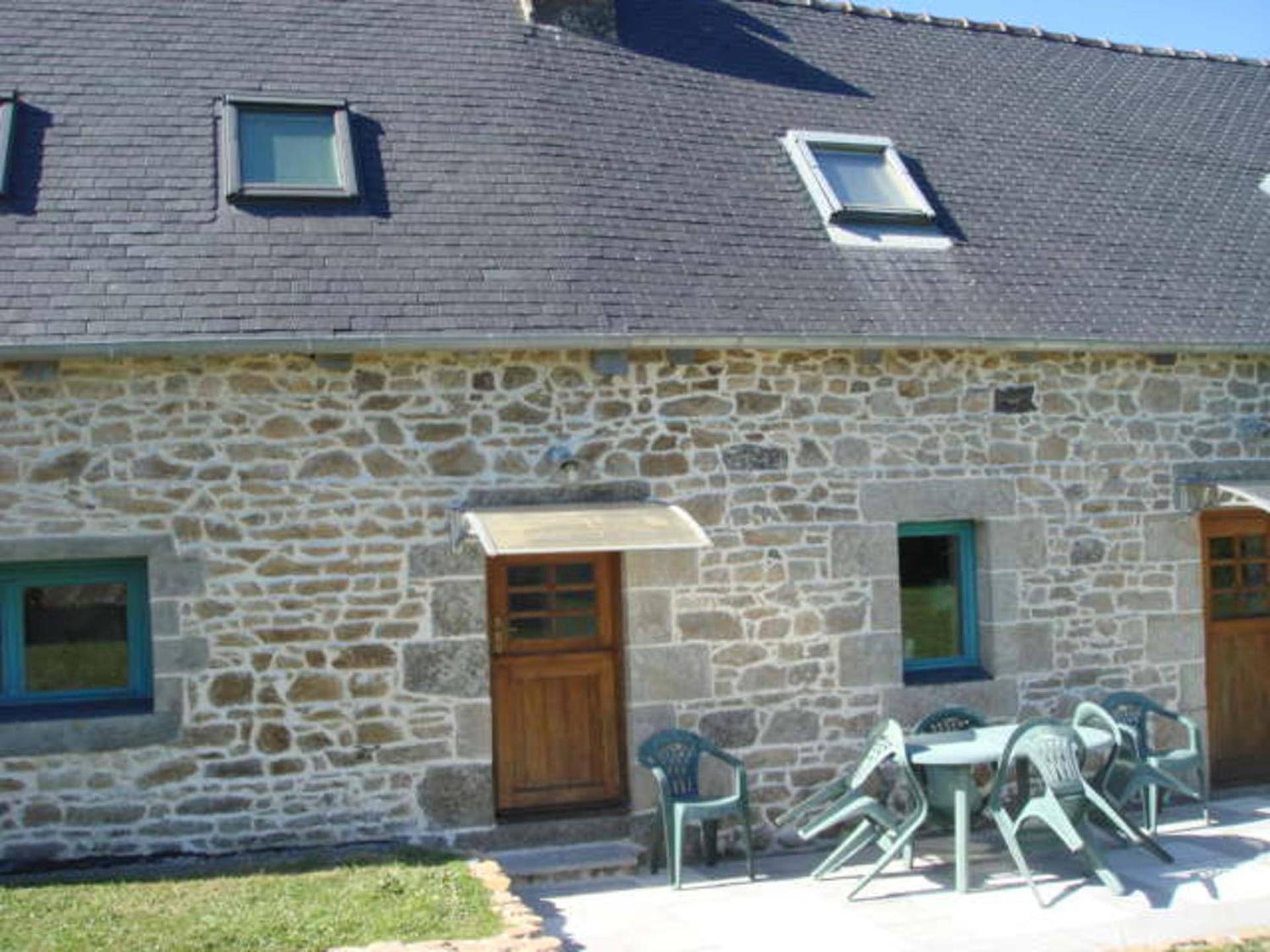 Captivating 2-Bed House With Log Burner In Kérien Exterior photo